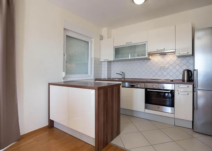 Cozy In With Sauna 마카르스카