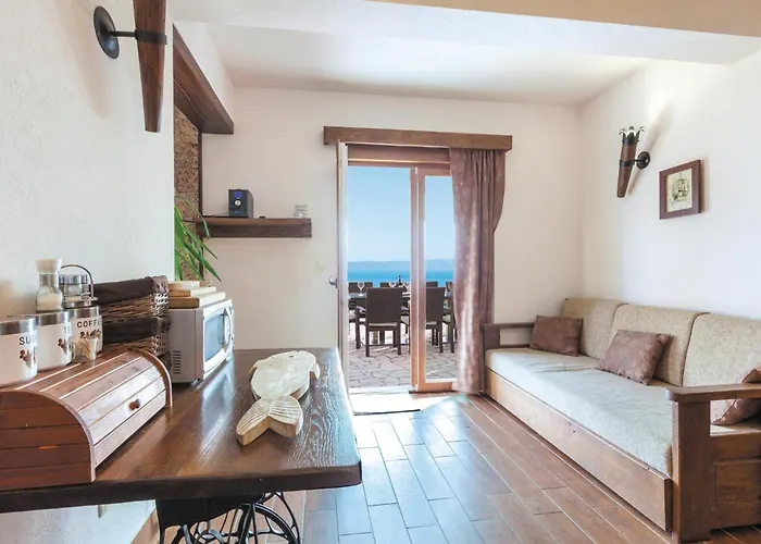 Cozy In With Sauna 펜션 마카르스카